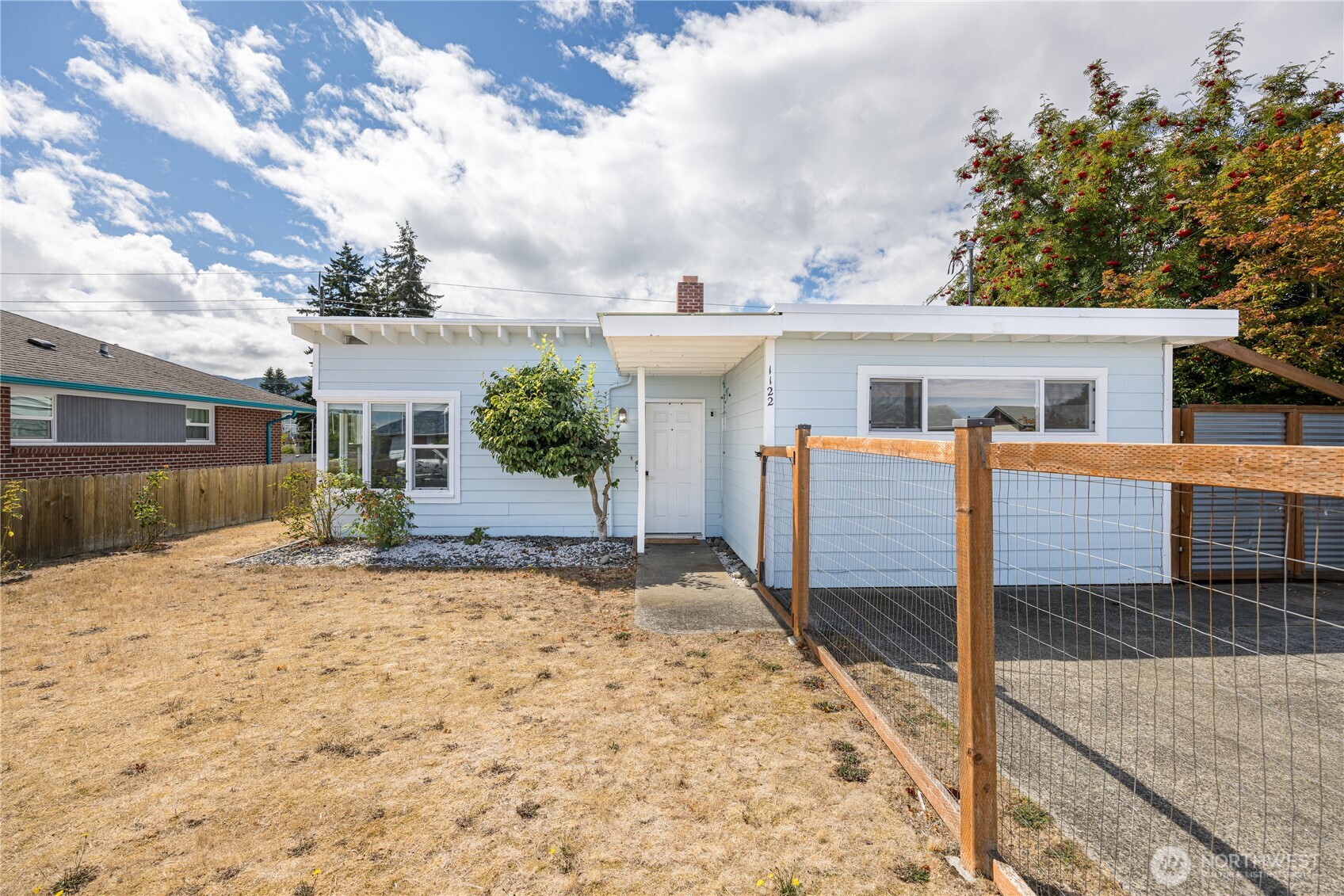 1122 W 5th Street Property Photo 1
