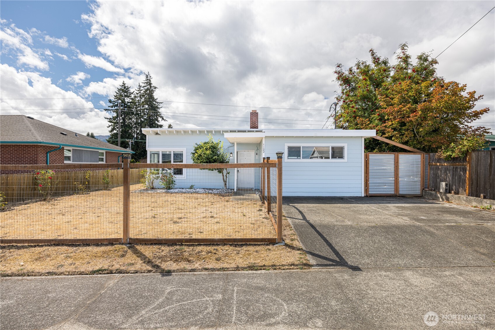 1122 W 5th Street Property Photo 3