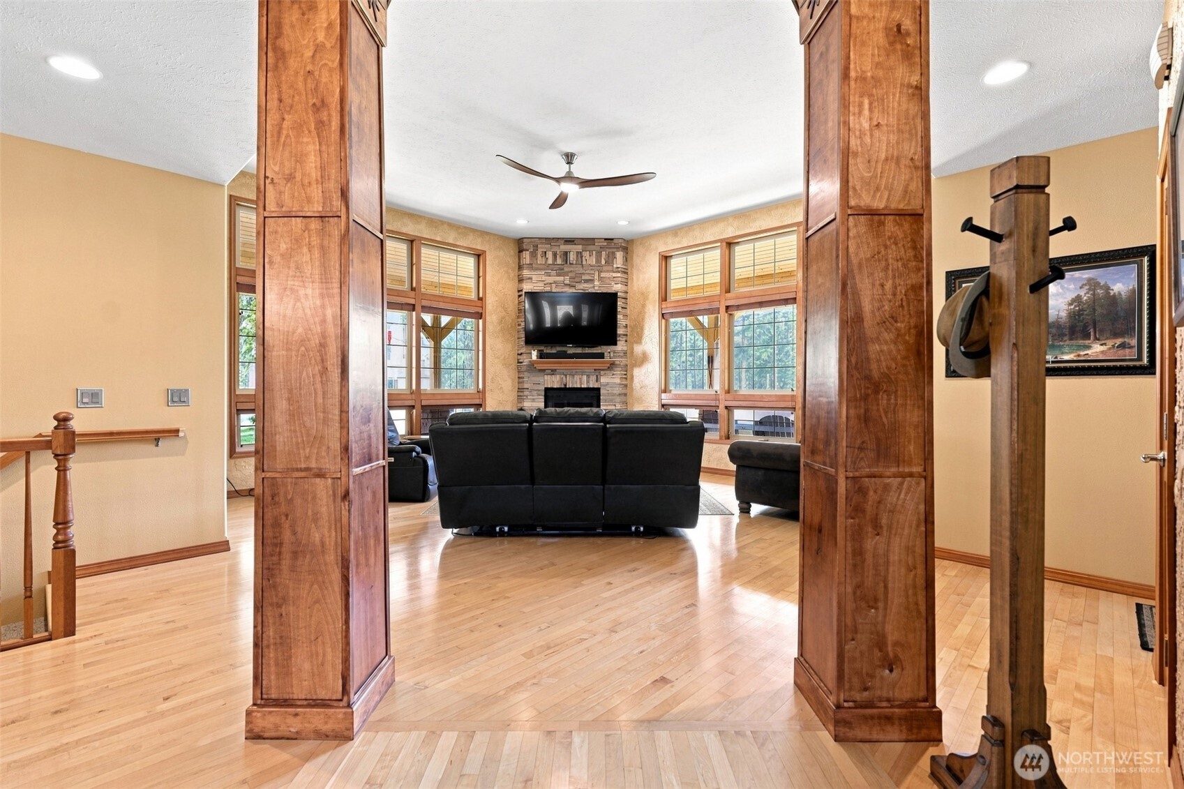 639 Palmer Ln Property Photo 3