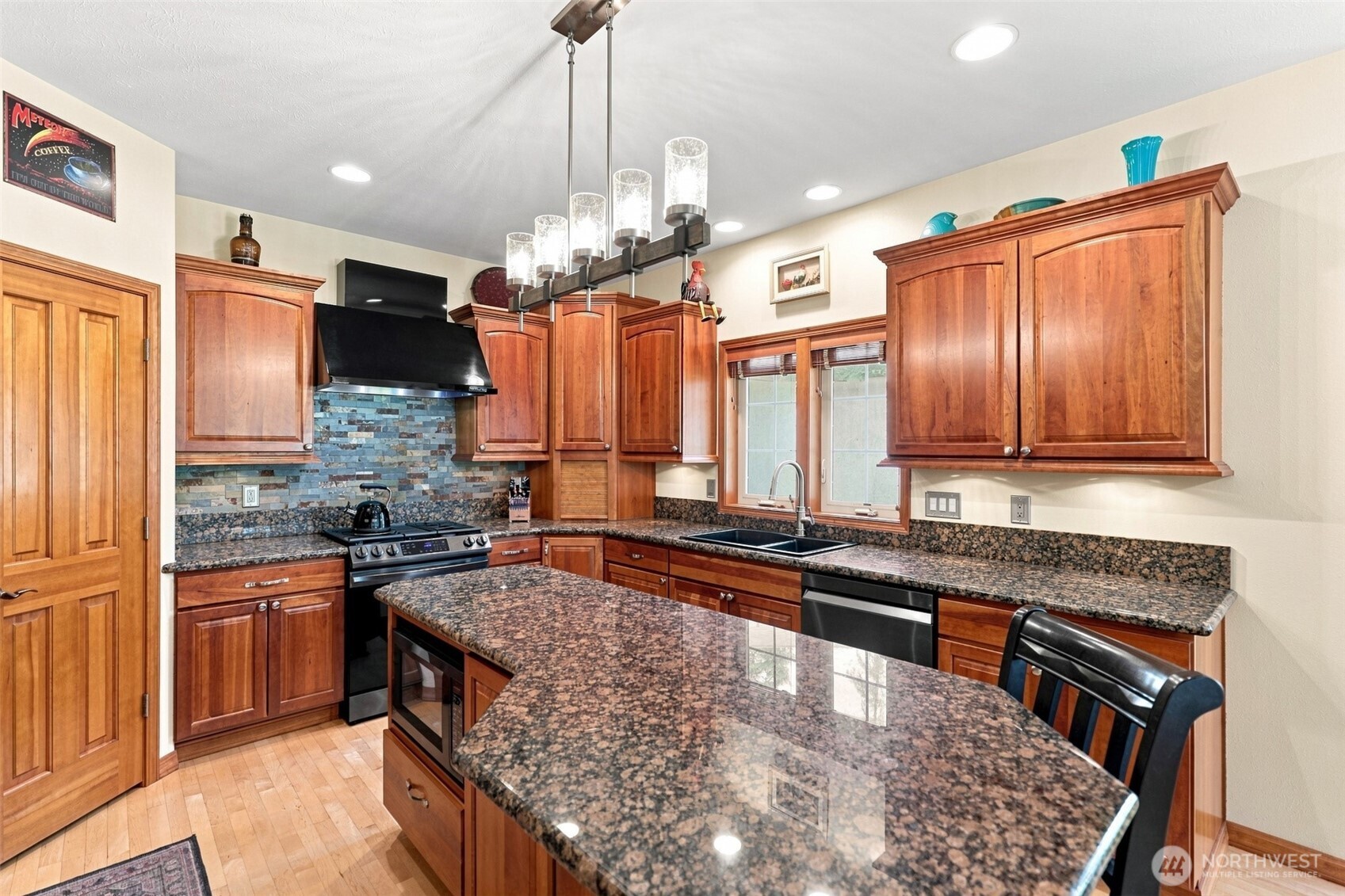 639 Palmer Ln Property Photo 10