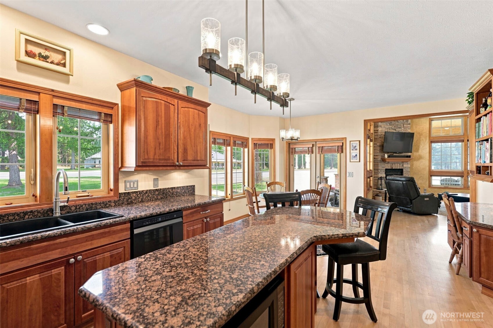 639 Palmer Ln Property Photo 11