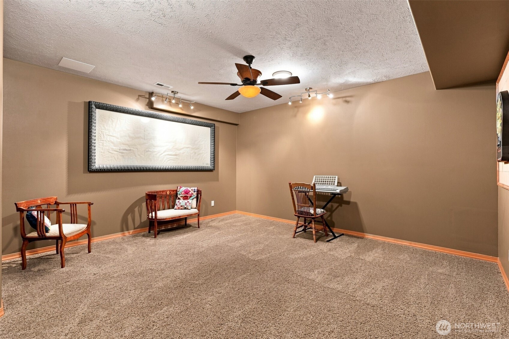 639 Palmer Ln Property Photo 23