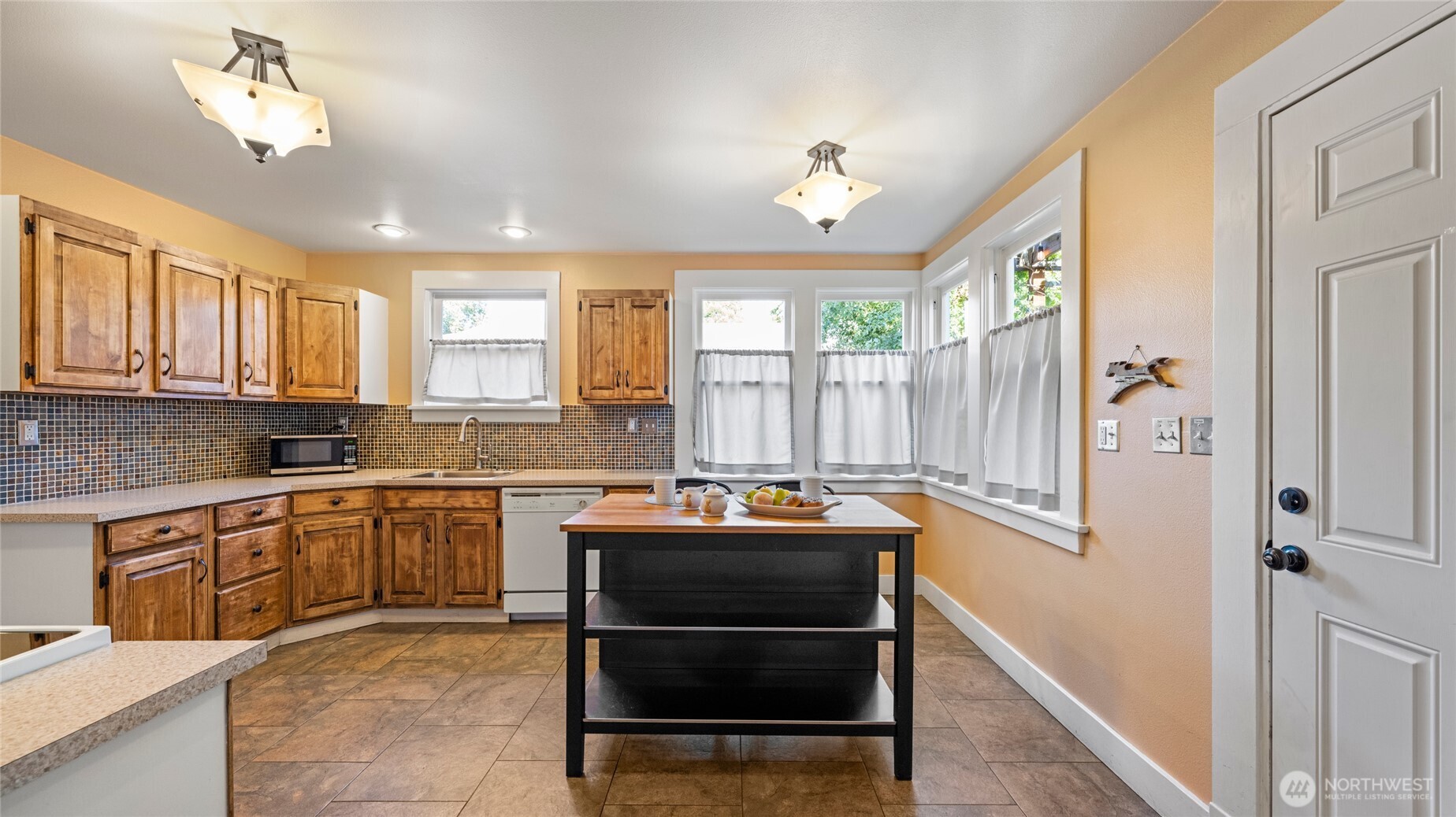 528 E Alder Street Property Photo 10