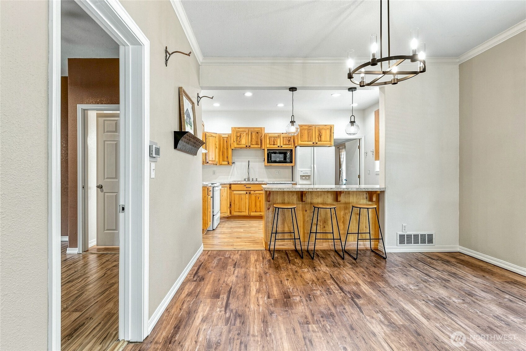 1132 W Elm Street Property Photo 5