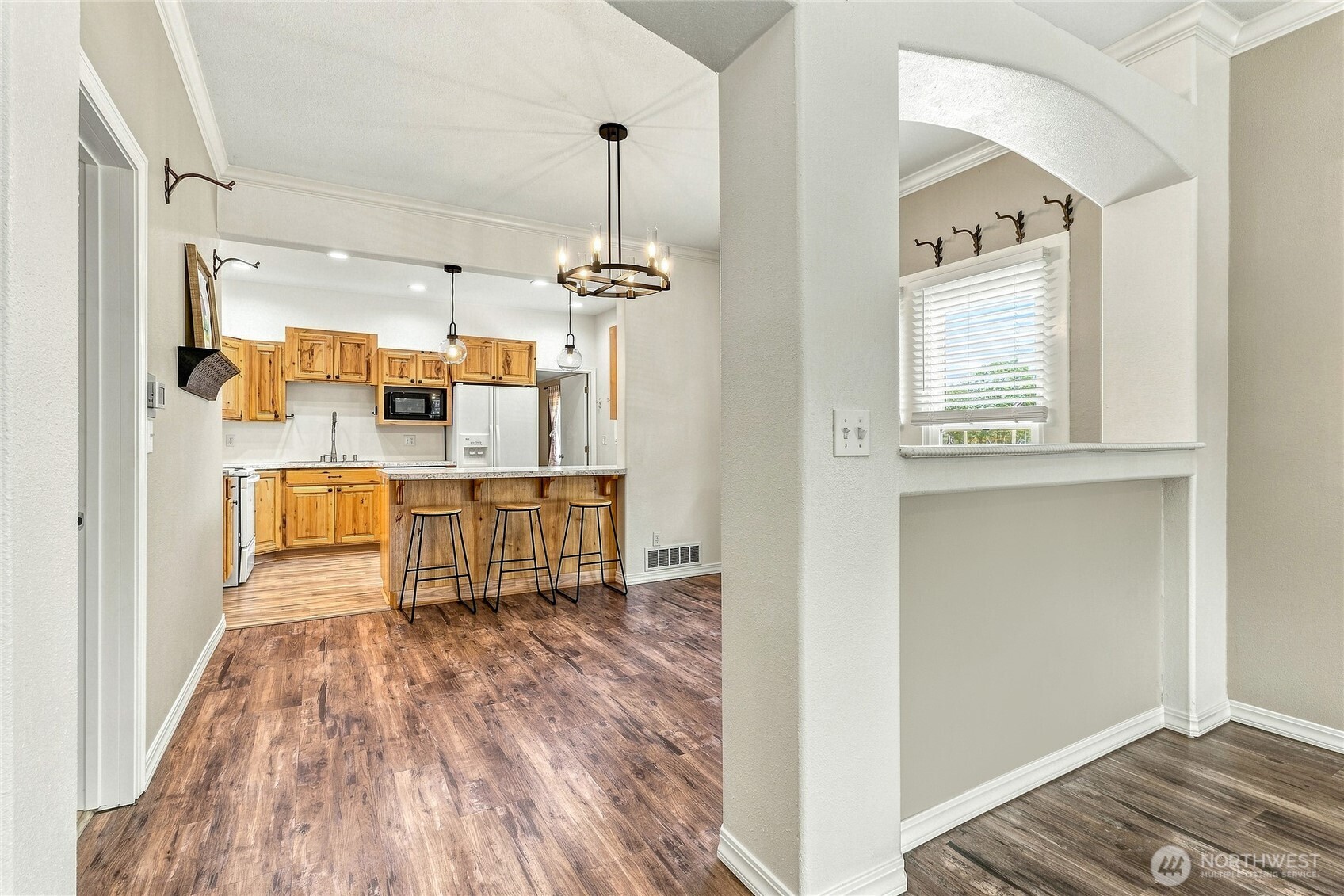 1132 W Elm Street Property Photo 7