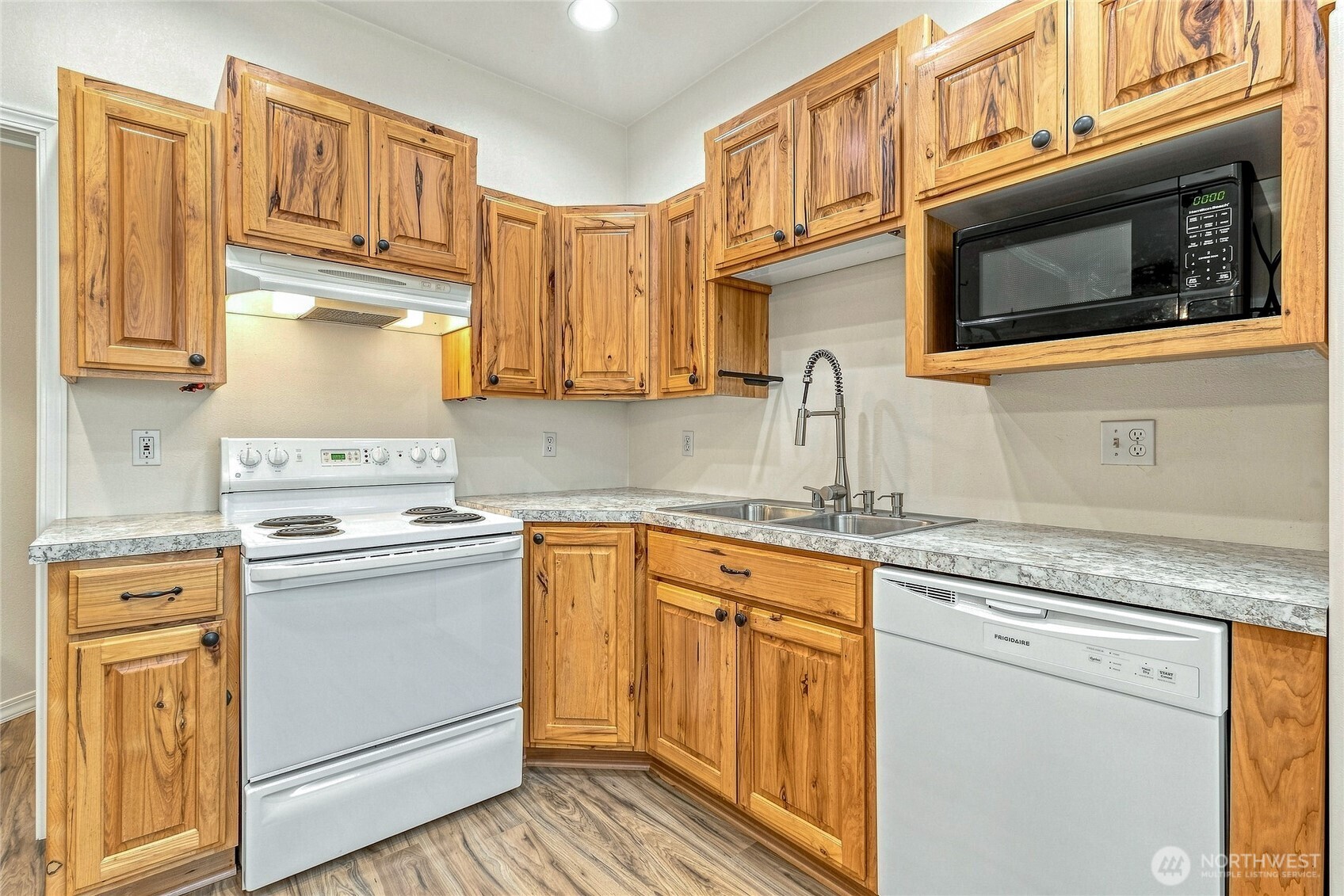 1132 W Elm Street Property Photo 16