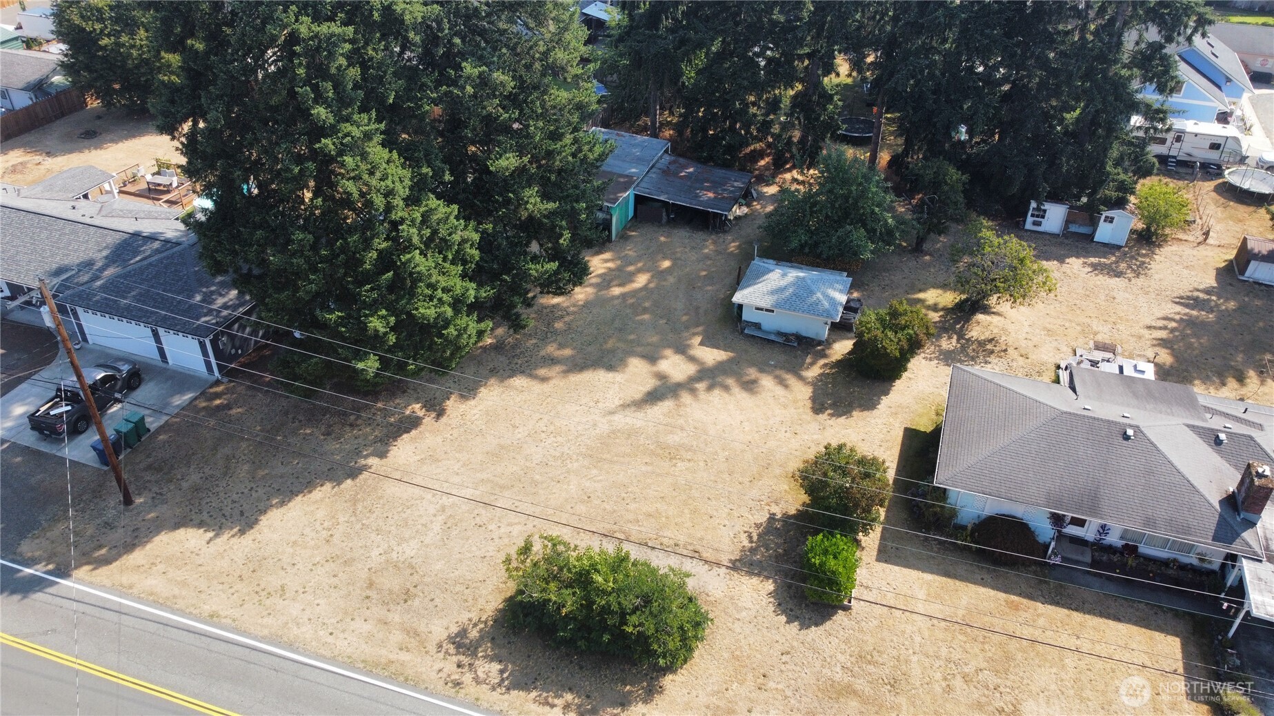 9329 48th Drive Property Photo 4