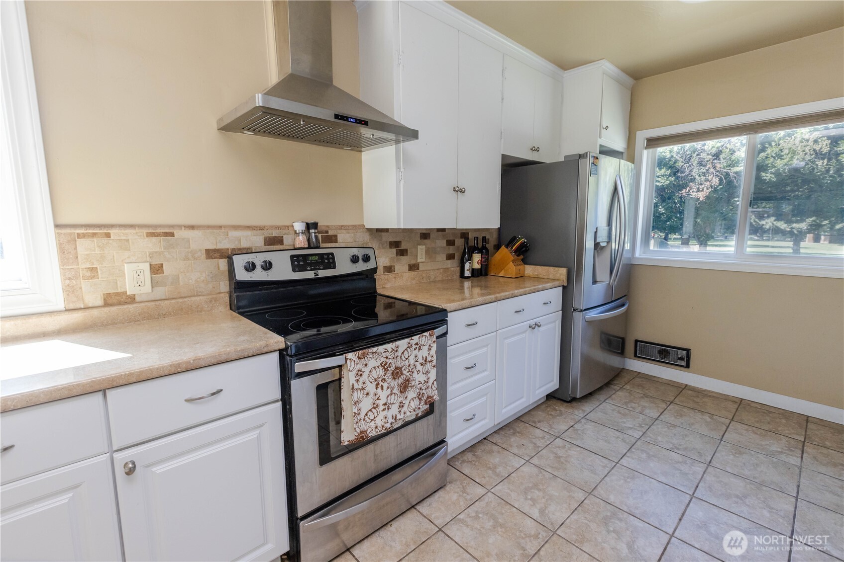 418 N Division Street Property Photo 5