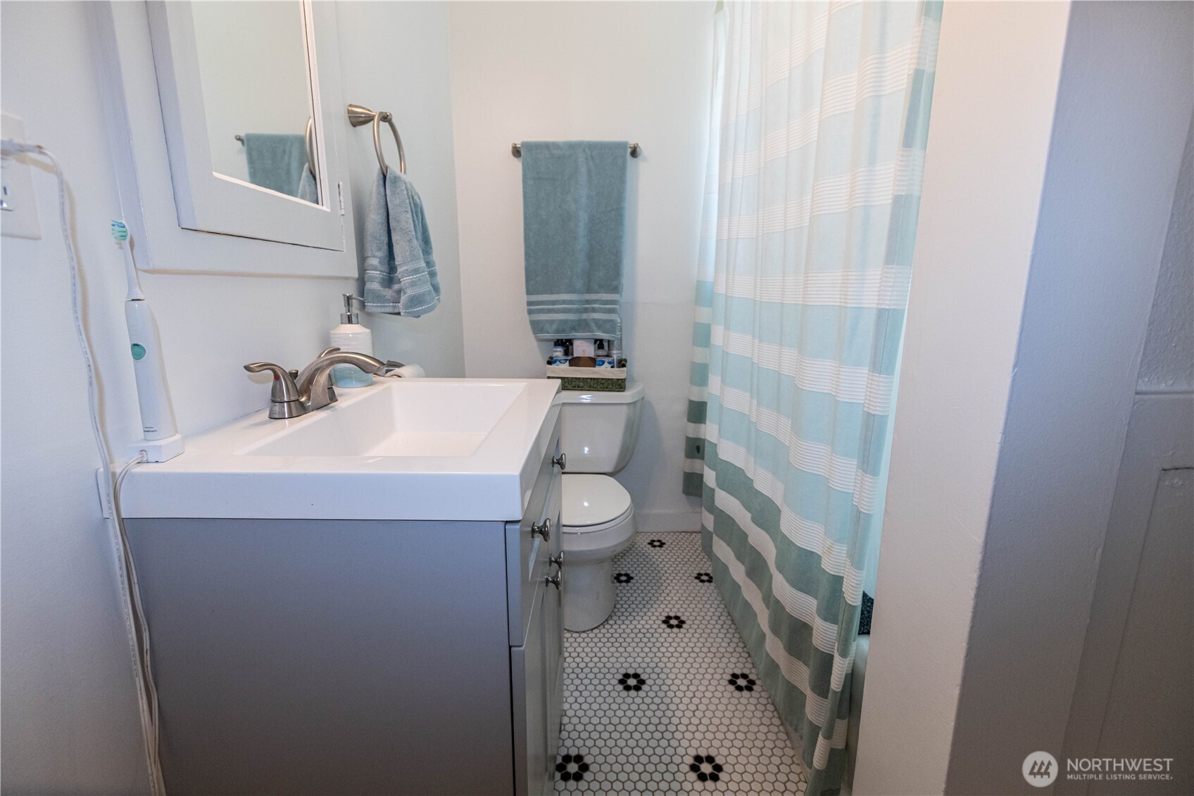 418 N Division Street Property Photo 8