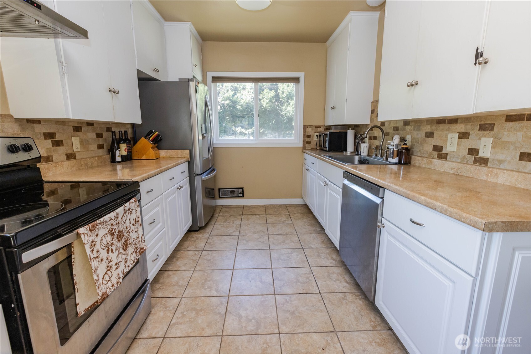 418 N Division Street Property Photo 17