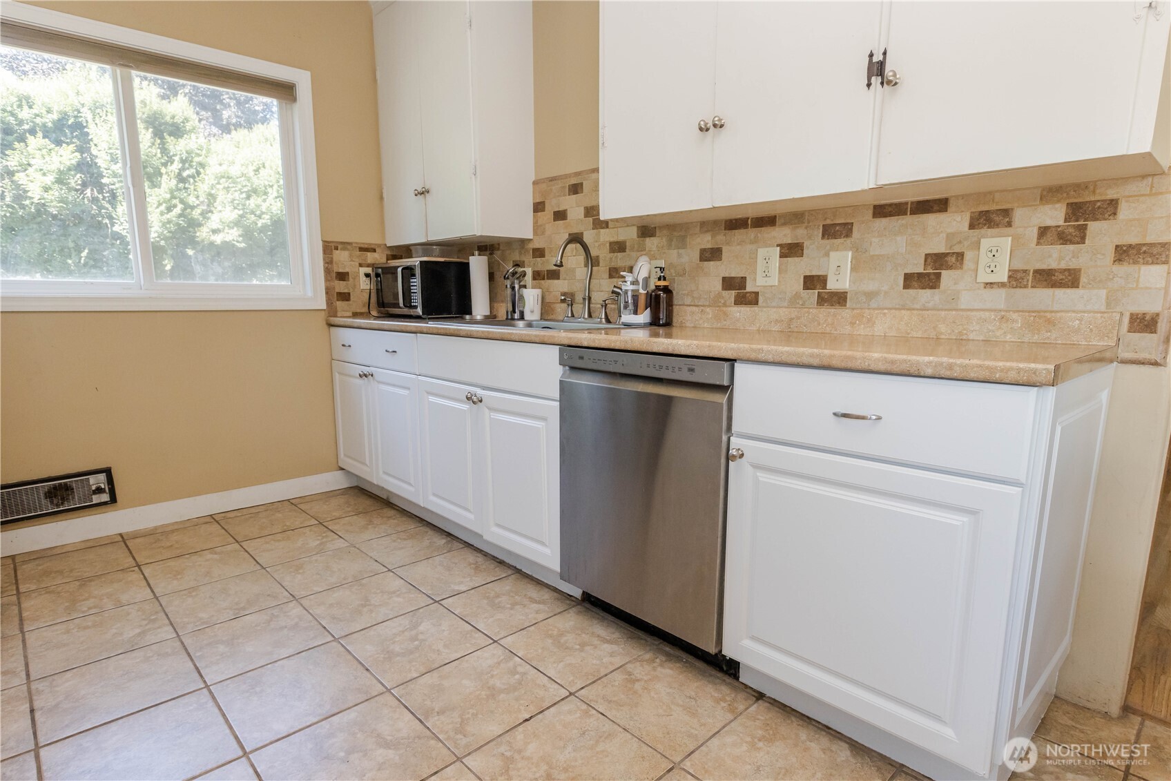 418 N Division Street Property Photo 18