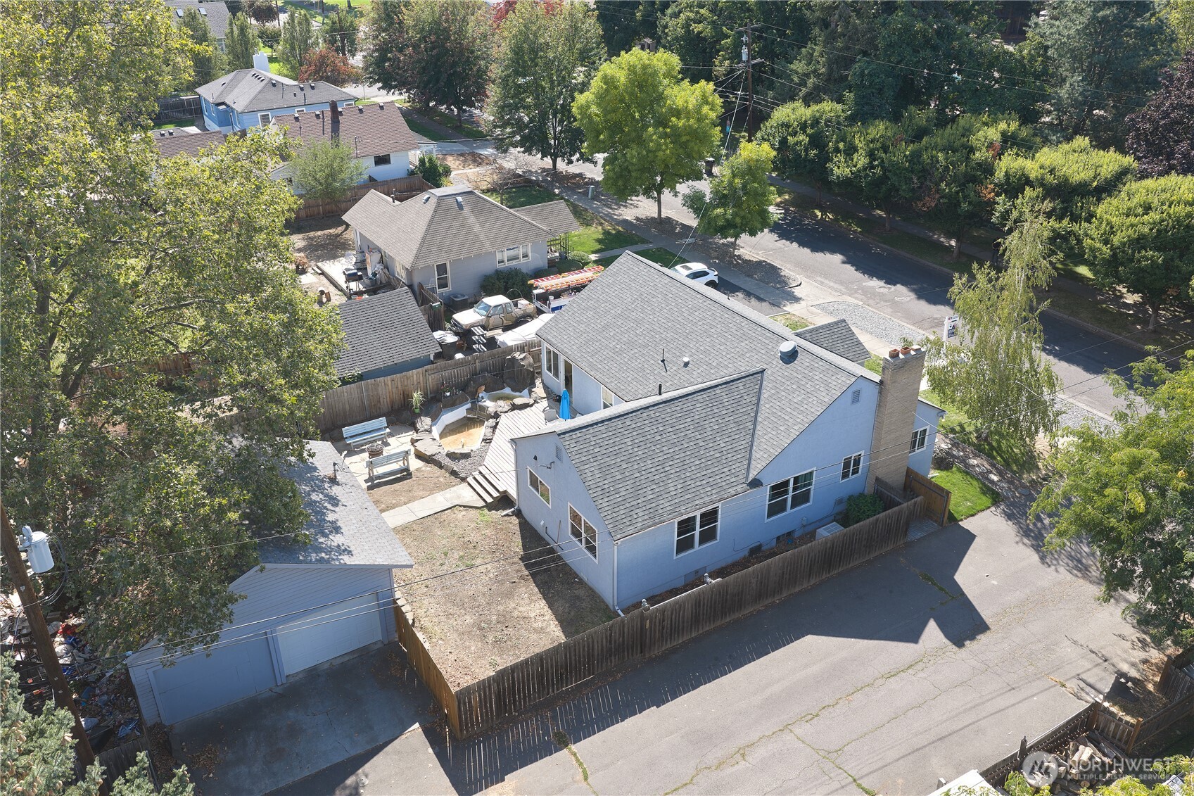 418 N Division Street Property Photo 32