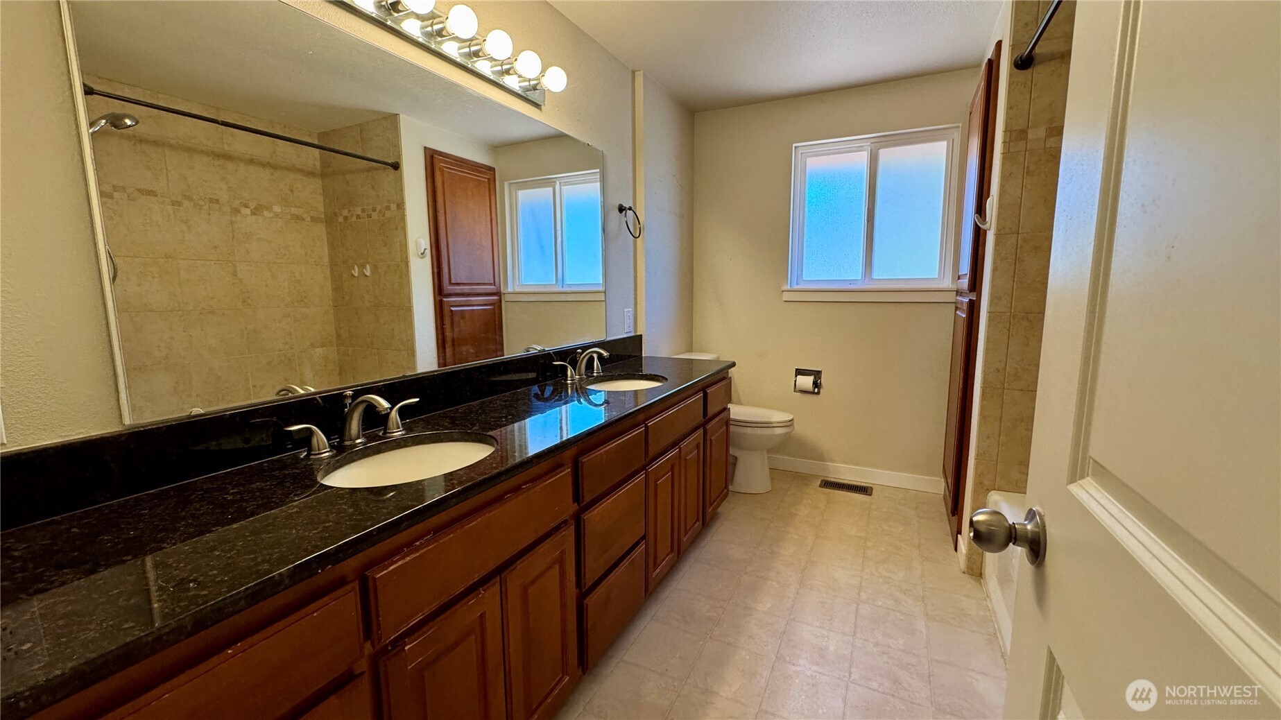 1822 N Bristol Street Property Photo 18