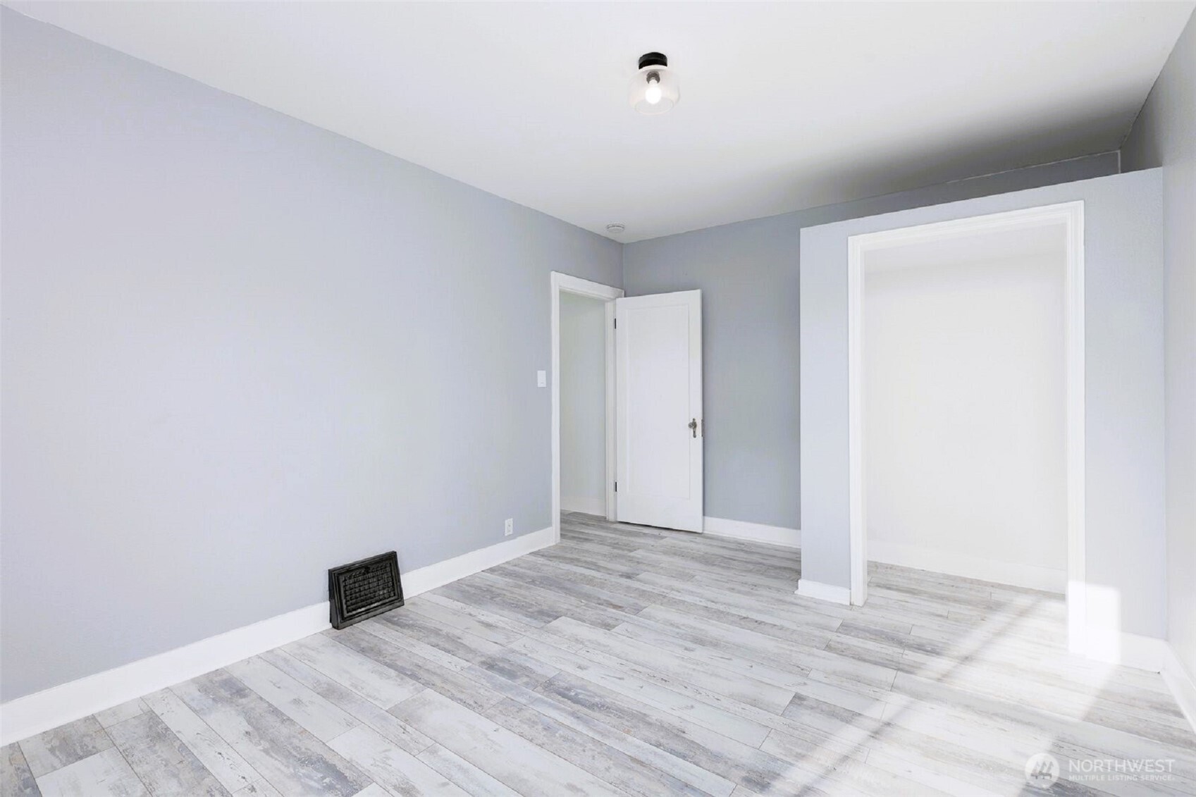 24507 Meridian Avenue Property Photo 15