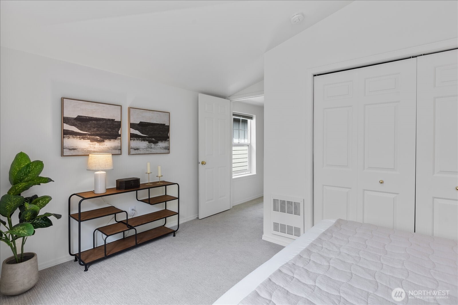 13716 Midvale Avenue C Property Photo 26