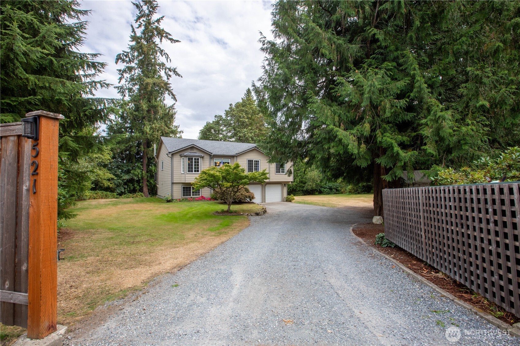 521 208th Avenue Property Photo 3