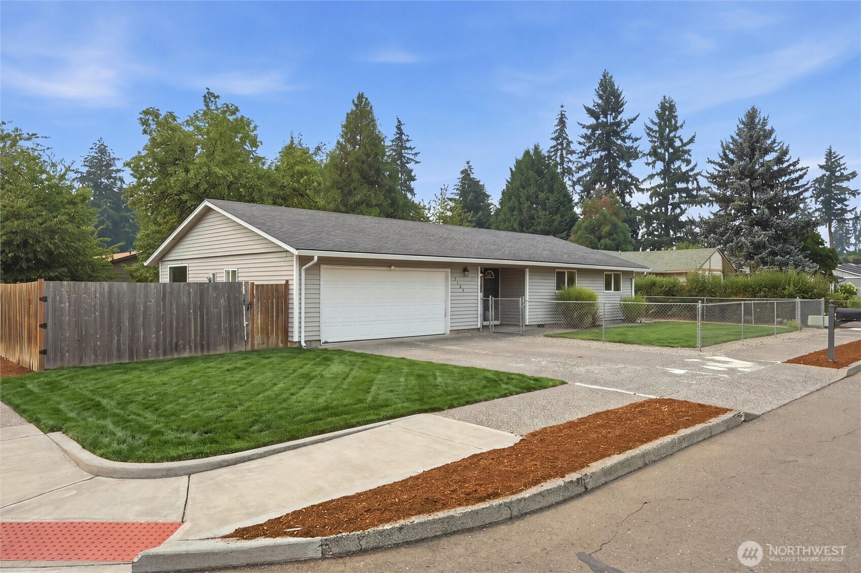 2102 Ne 96th Court Property Photo 2