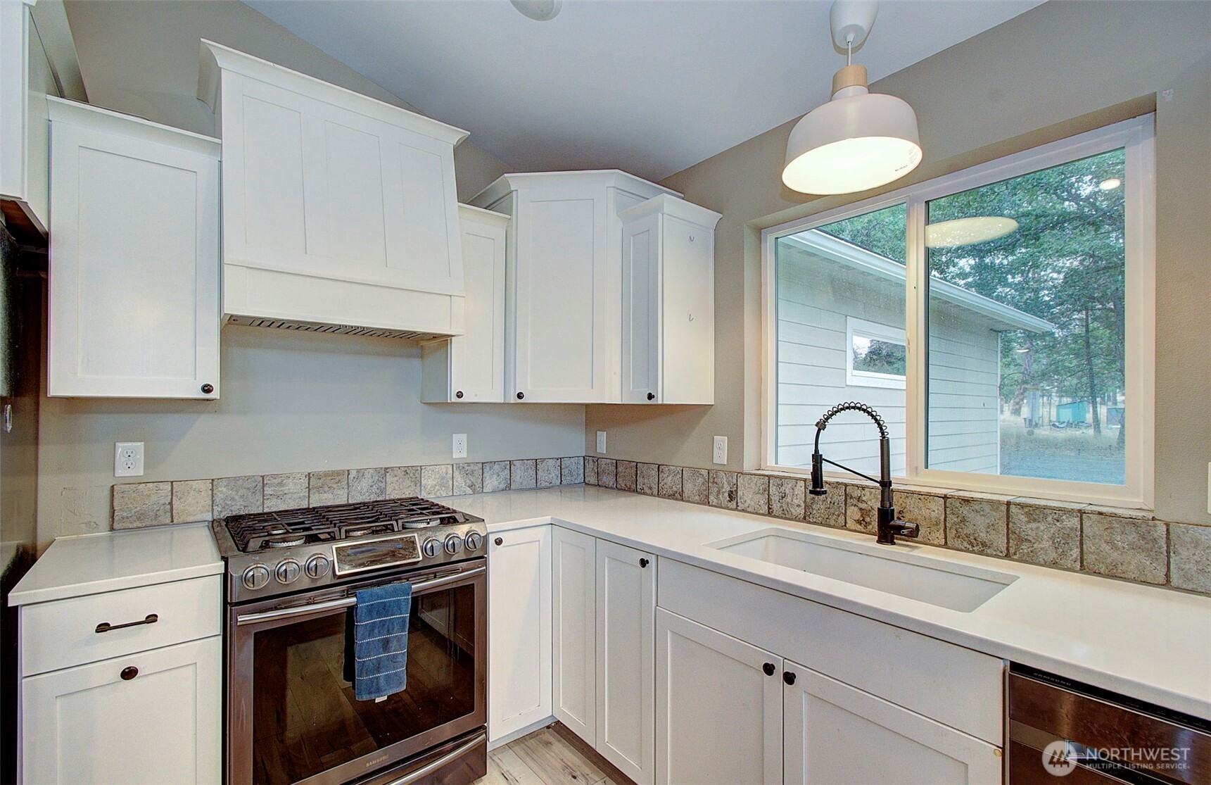 80 Sara View Drive Property Photo 3