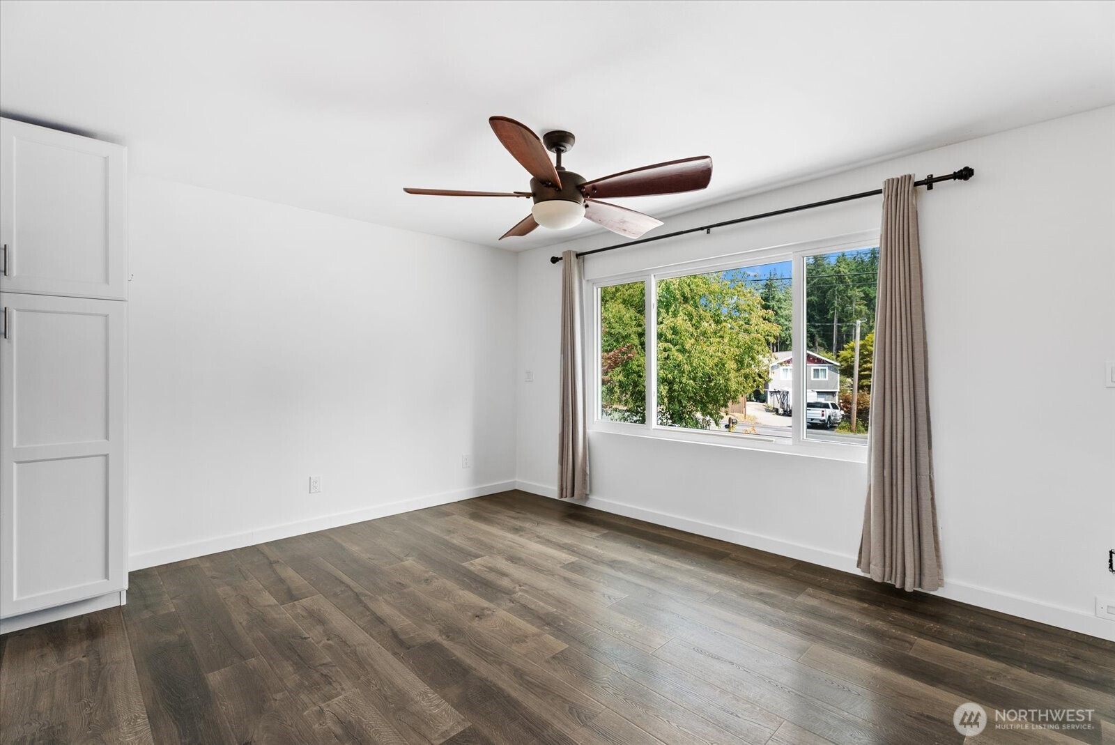 12808 Military Road Property Photo 7