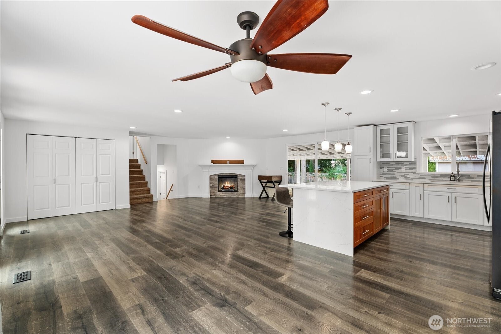 12808 Military Road Property Photo 10