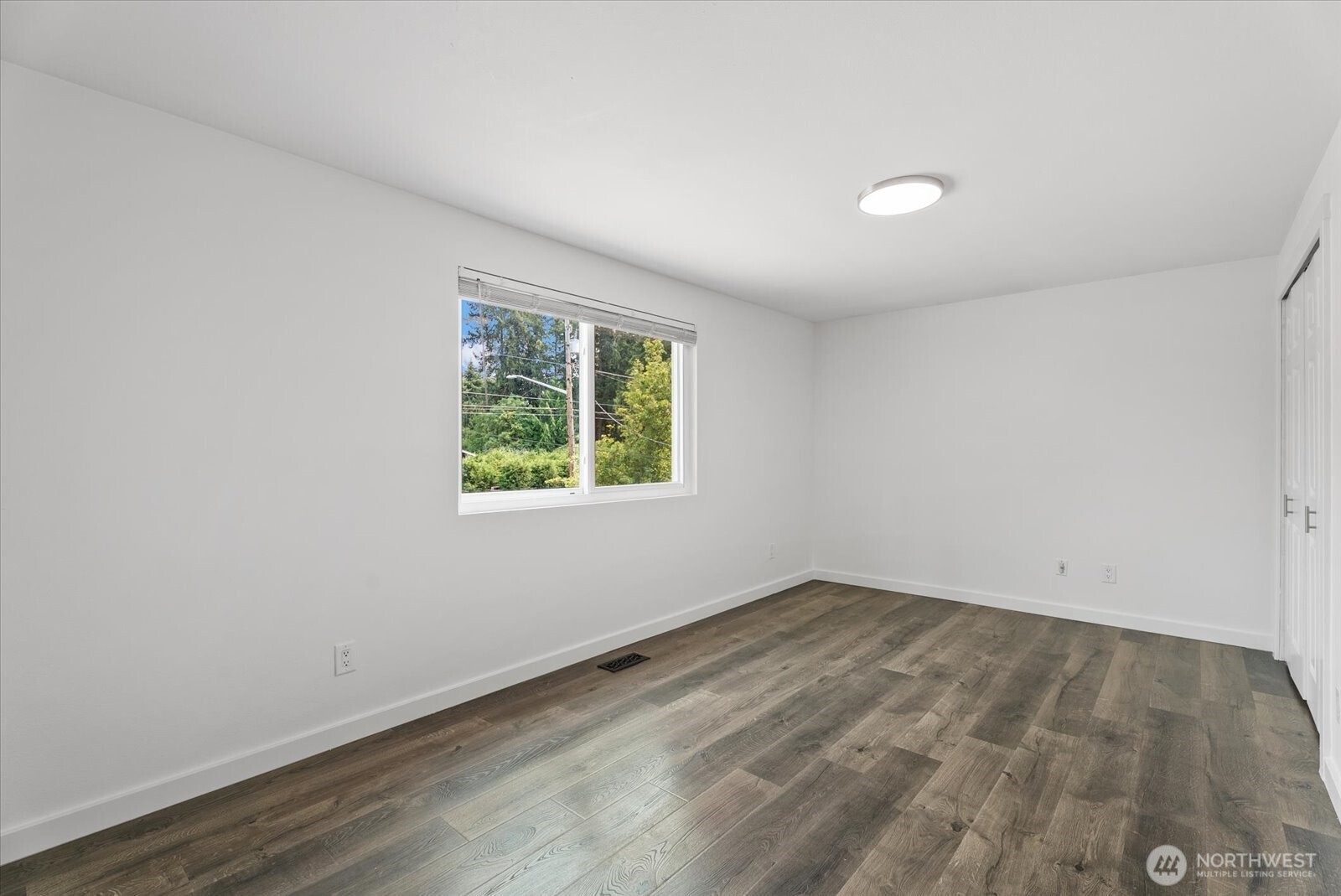 12808 Military Road Property Photo 13