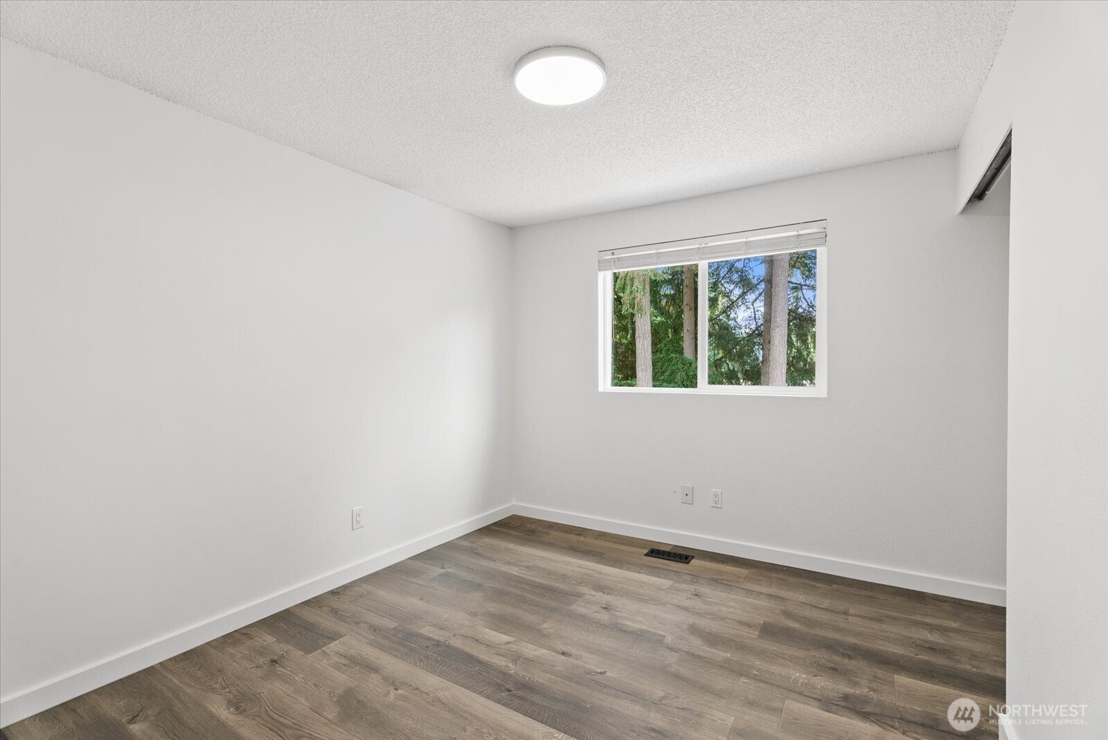 12808 Military Road Property Photo 15