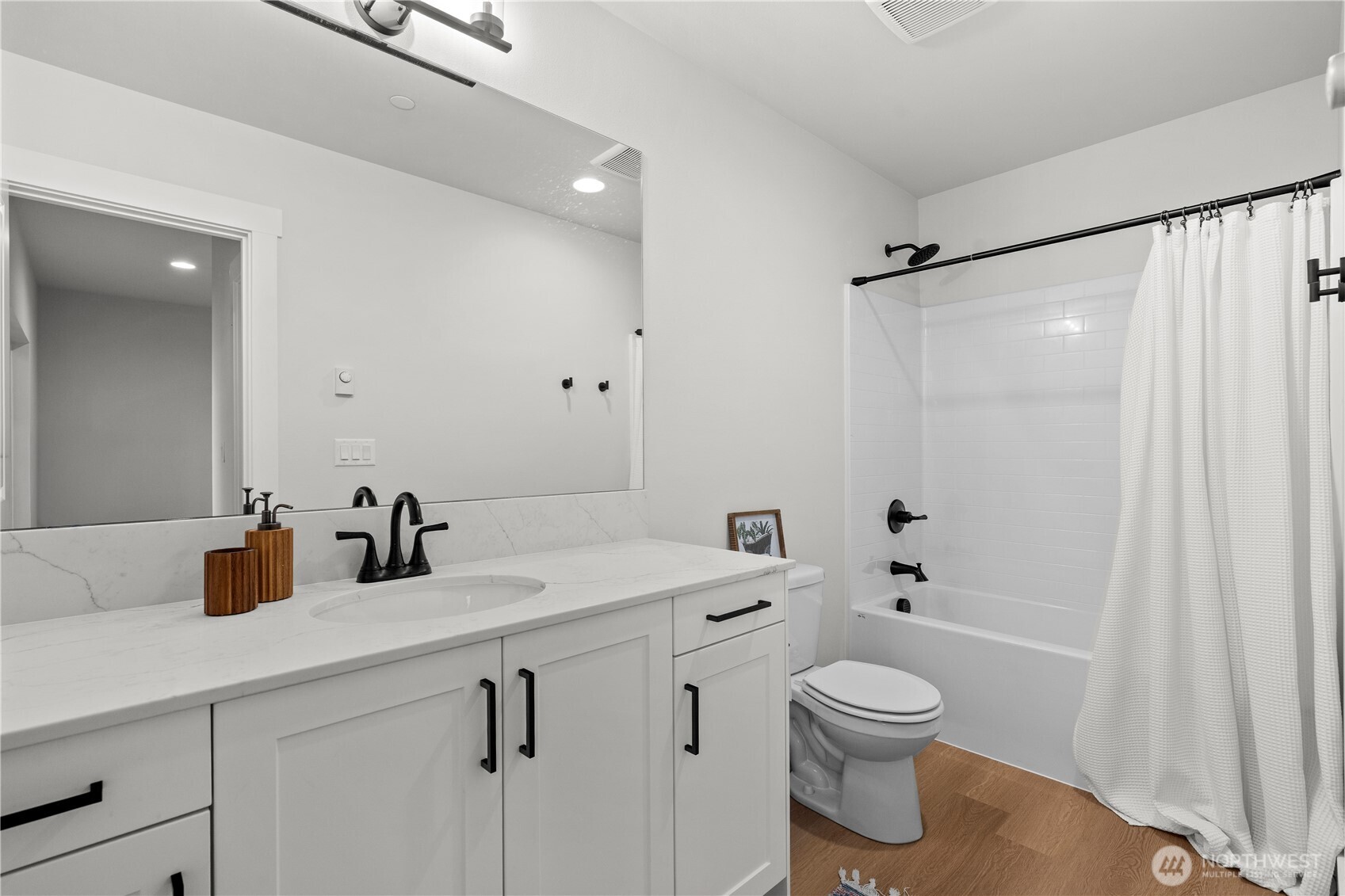 13425 35th Drive Property Photo 8