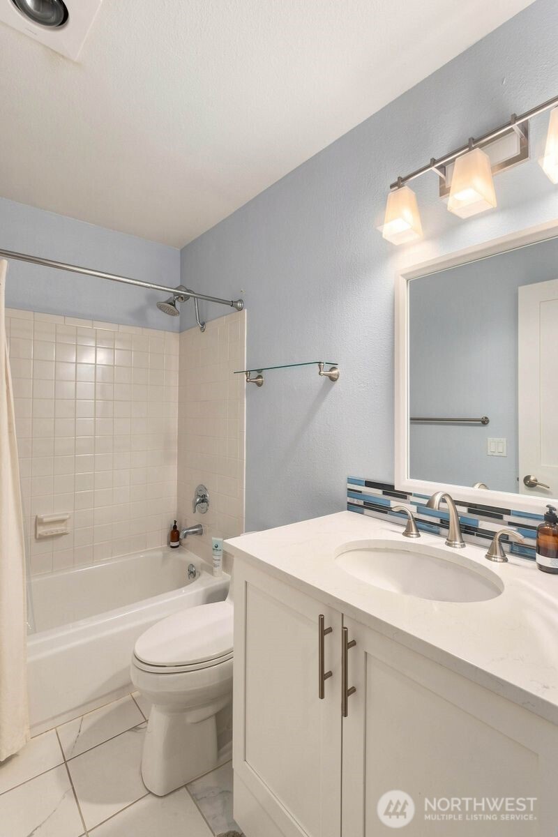 11713 93rd Avenue B-6 Property Photo 9