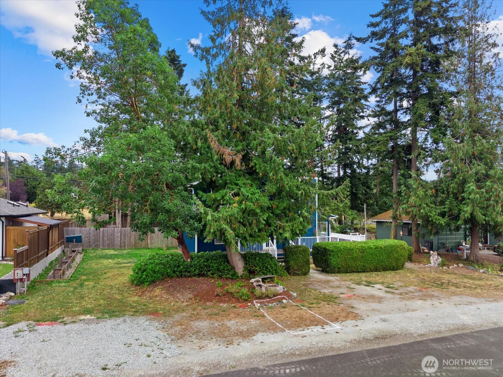 757 Commodore Ln Property Photo 7
