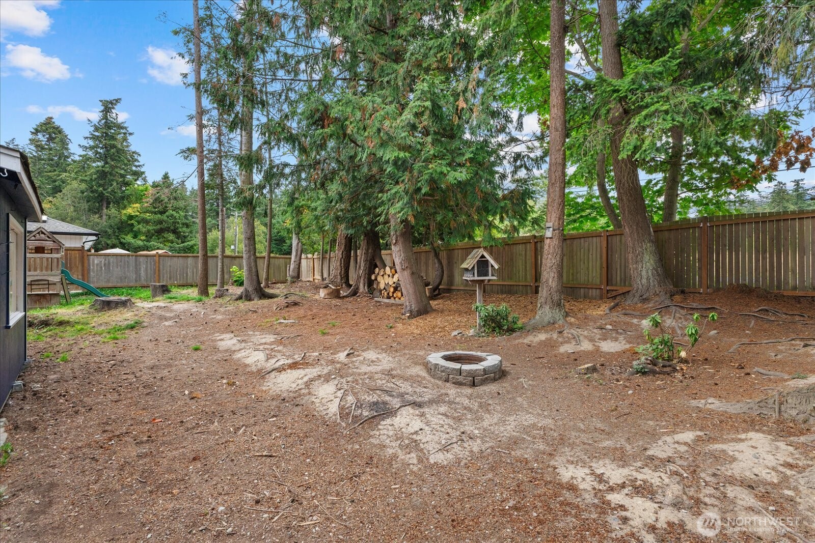 757 Commodore Ln Property Photo 23