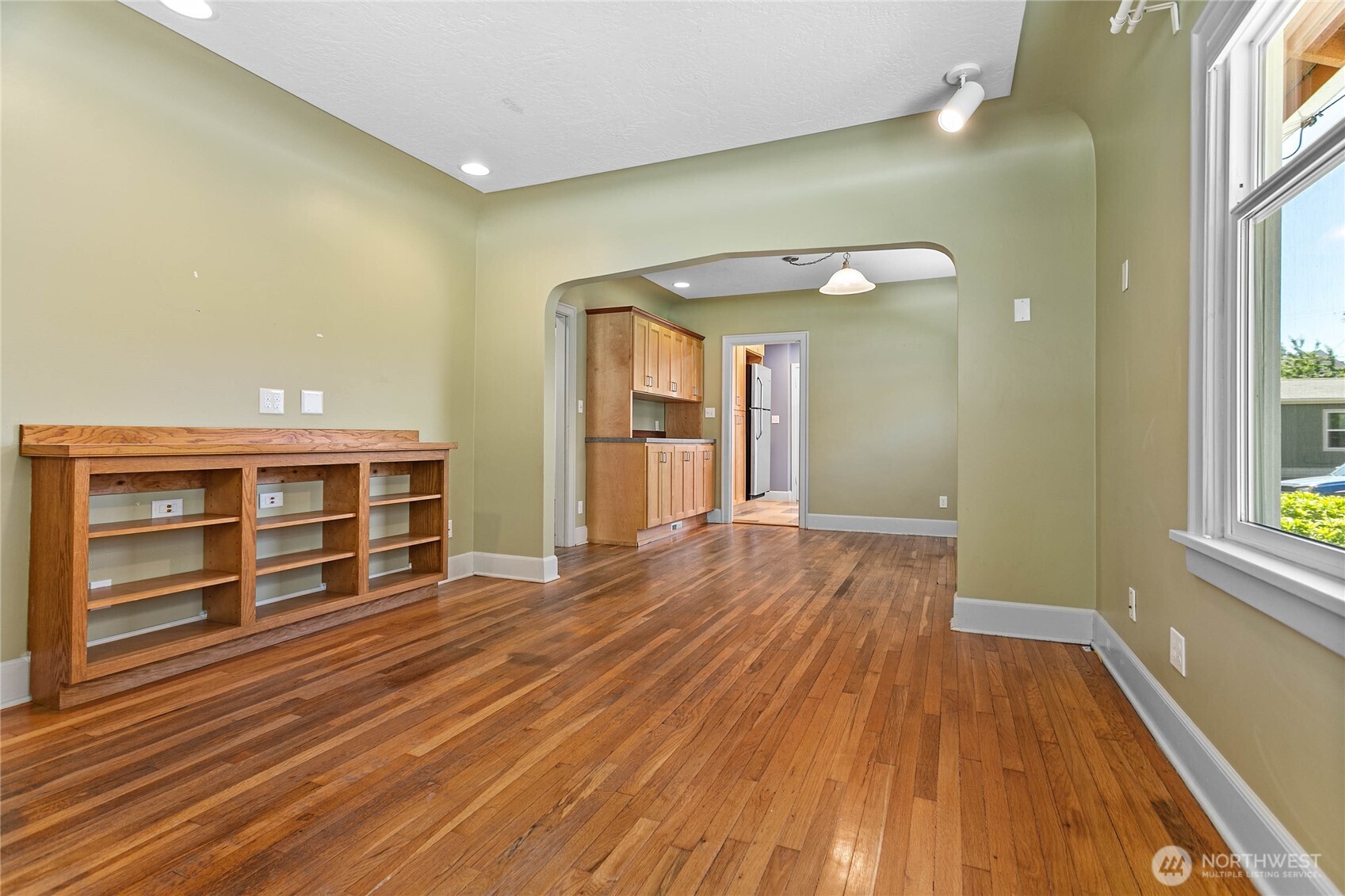 1912 Mill Avenue Property Photo 3