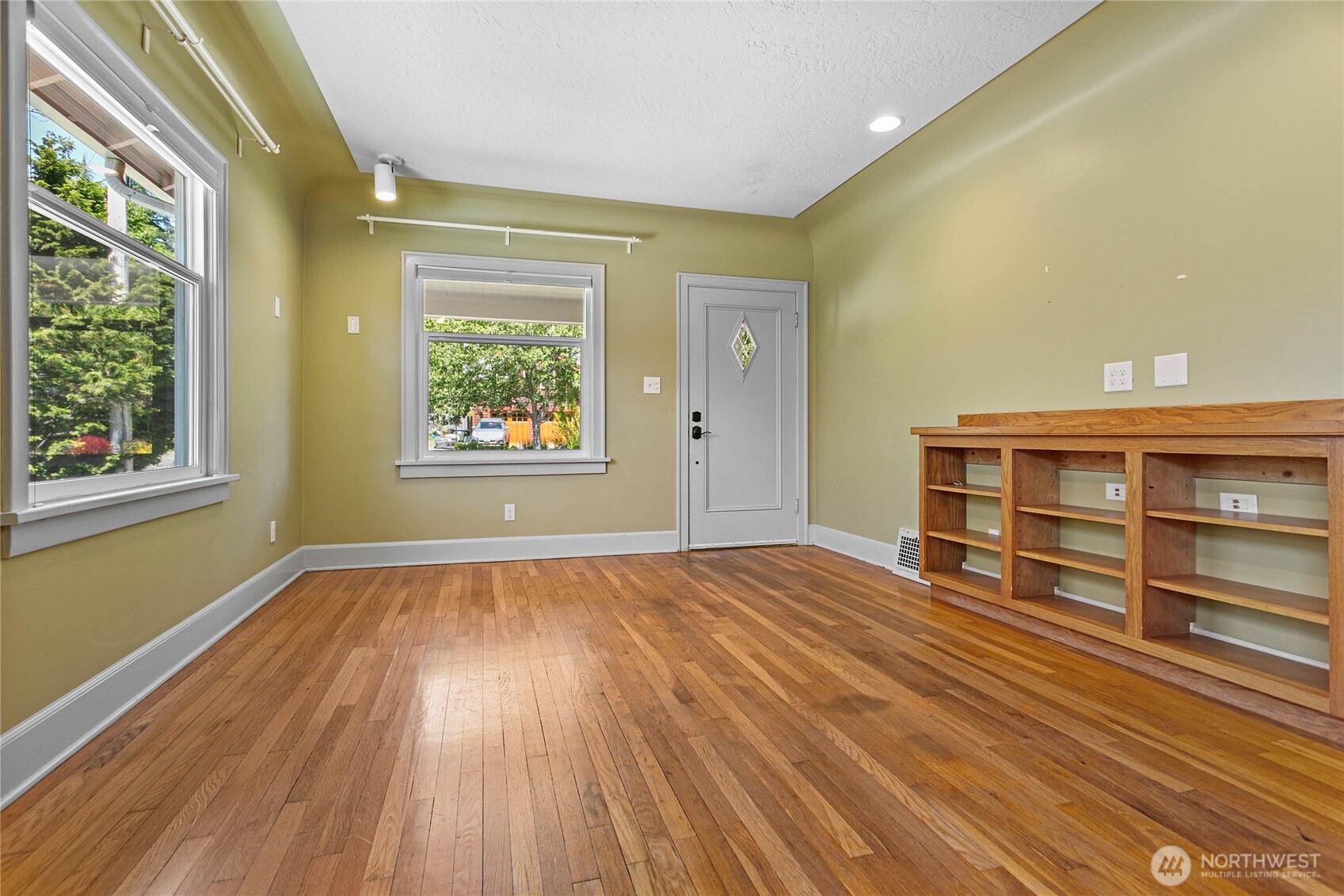 1912 Mill Avenue Property Photo 4