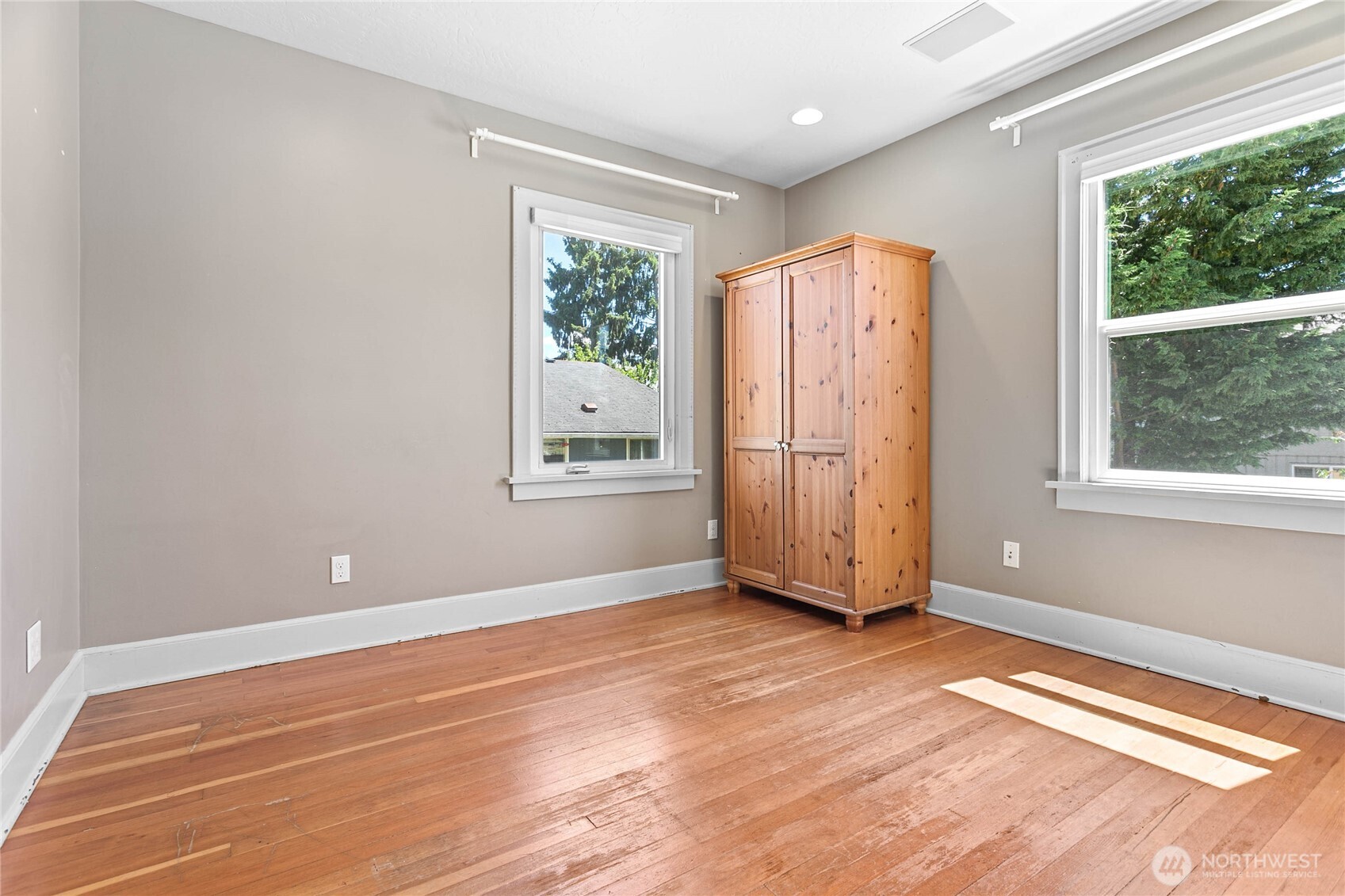 1912 Mill Avenue Property Photo 12