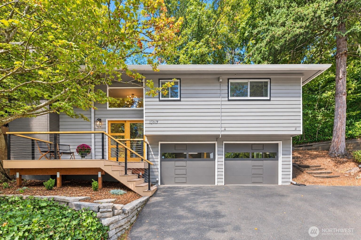 13917 16th Place Property Photo 1