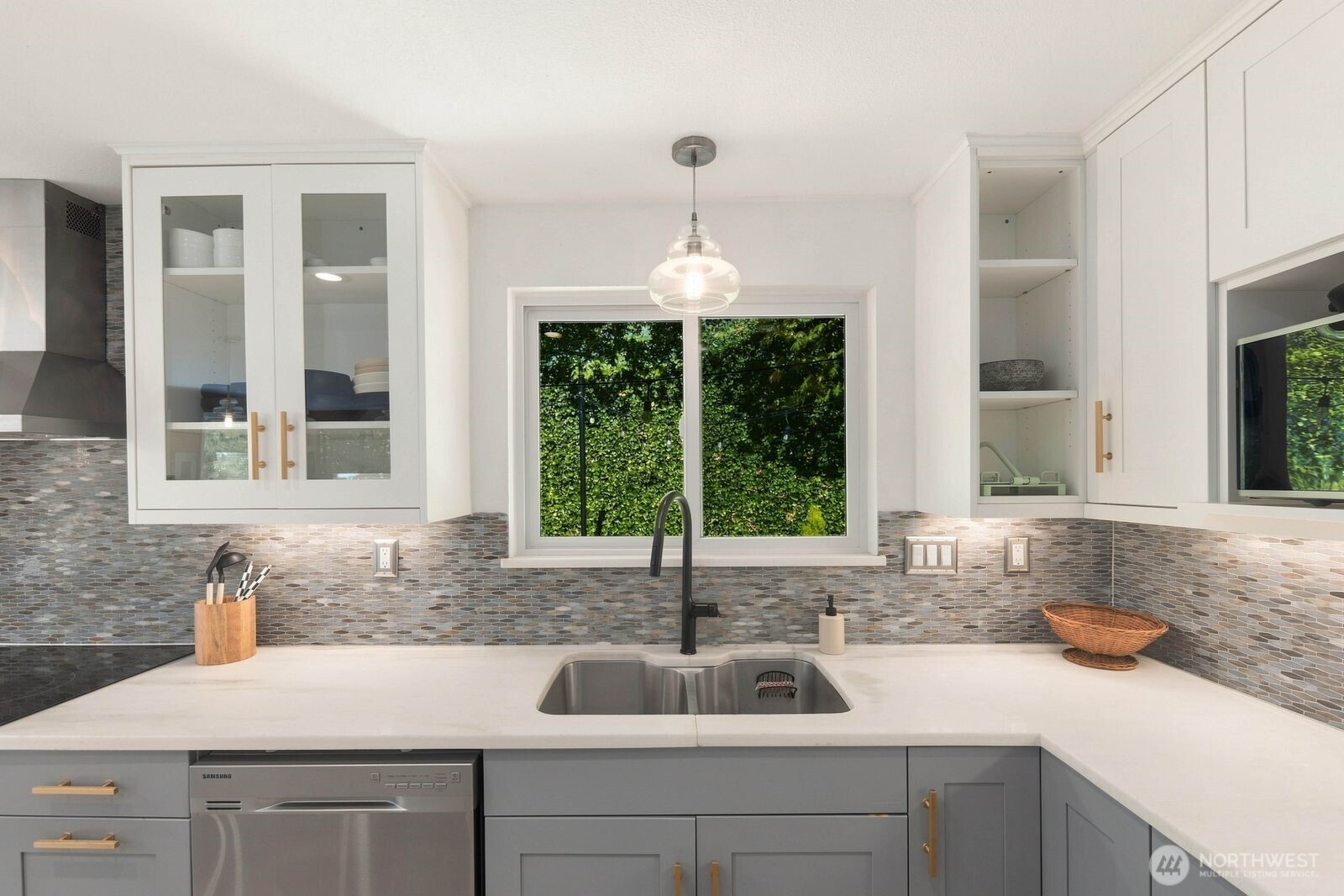 13917 16th Place Property Photo 12