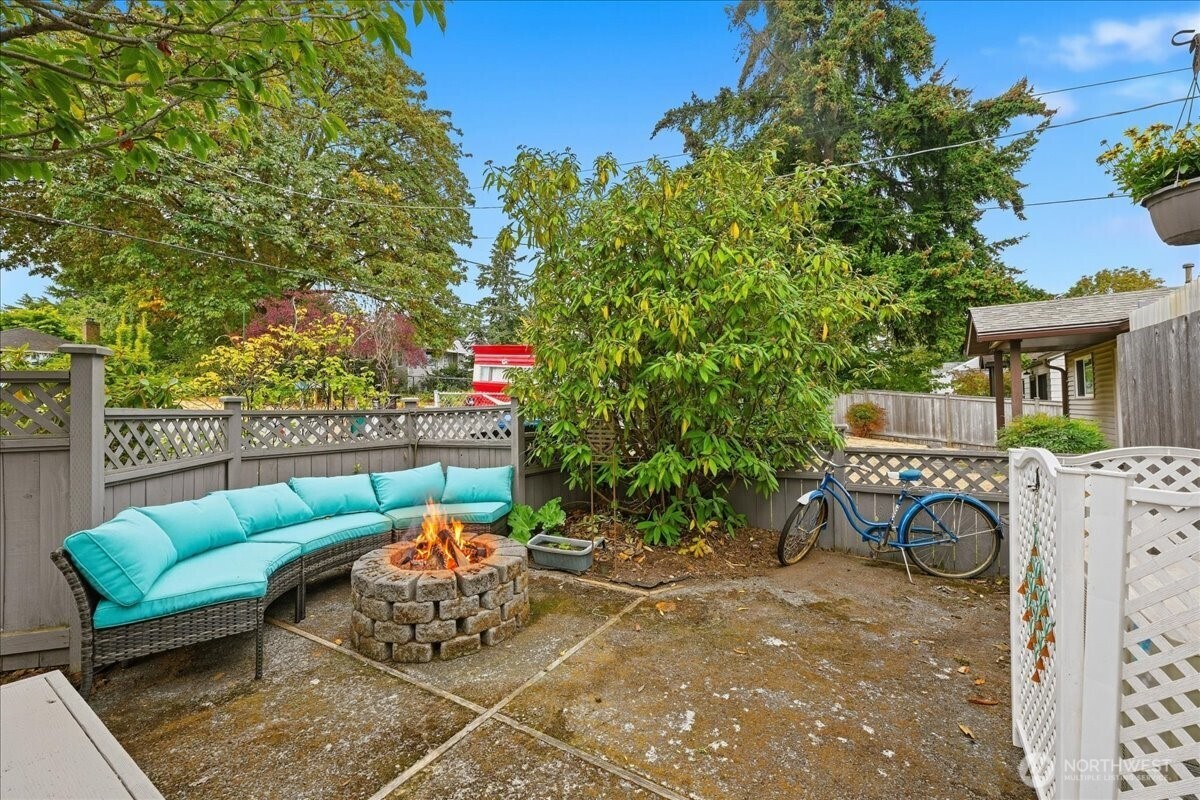 12232 Fremont Avenue Property Photo 3