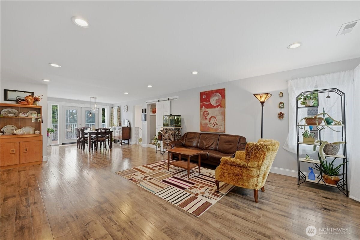 12232 Fremont Avenue Property Photo 4