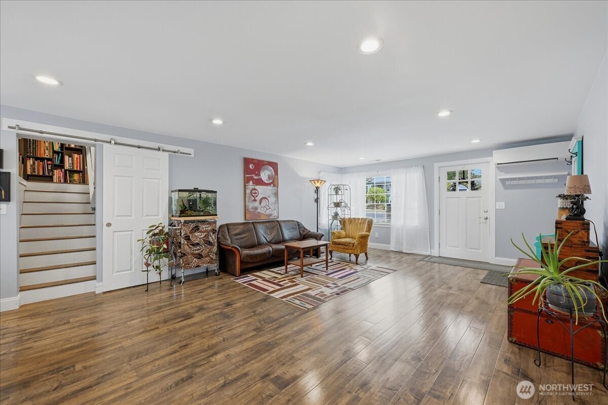 12232 Fremont Avenue Property Photo 5