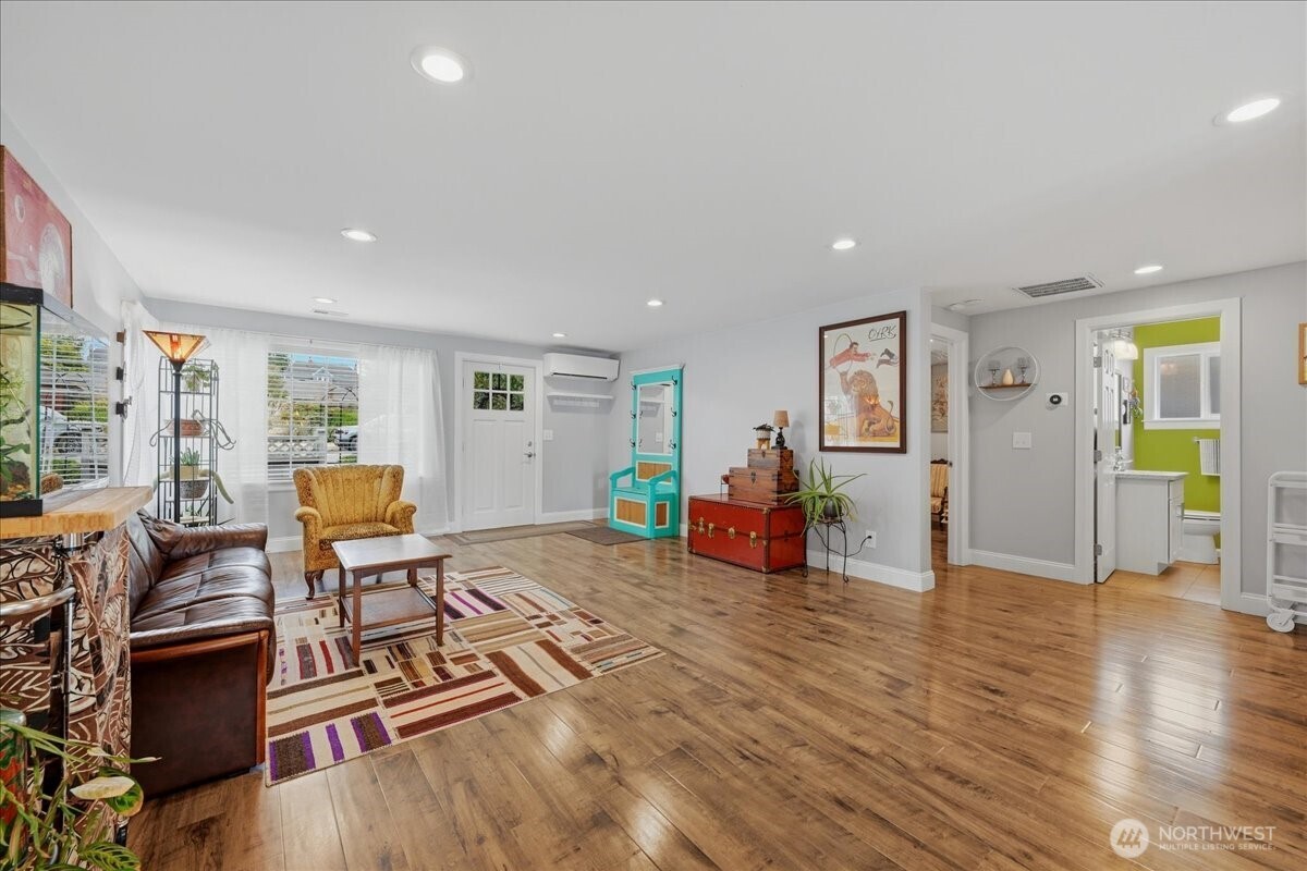 12232 Fremont Avenue Property Photo 6