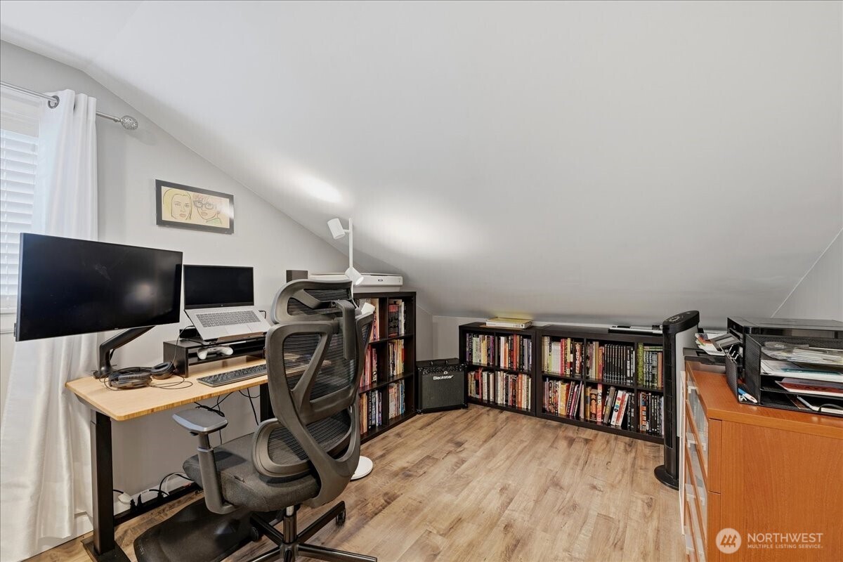 12232 Fremont Avenue Property Photo 8