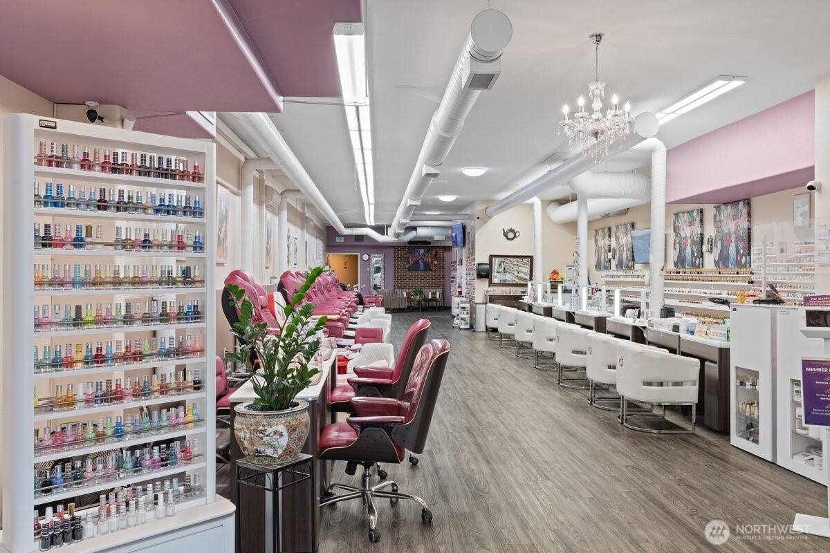 209 W Holly Street Property Photo 5
