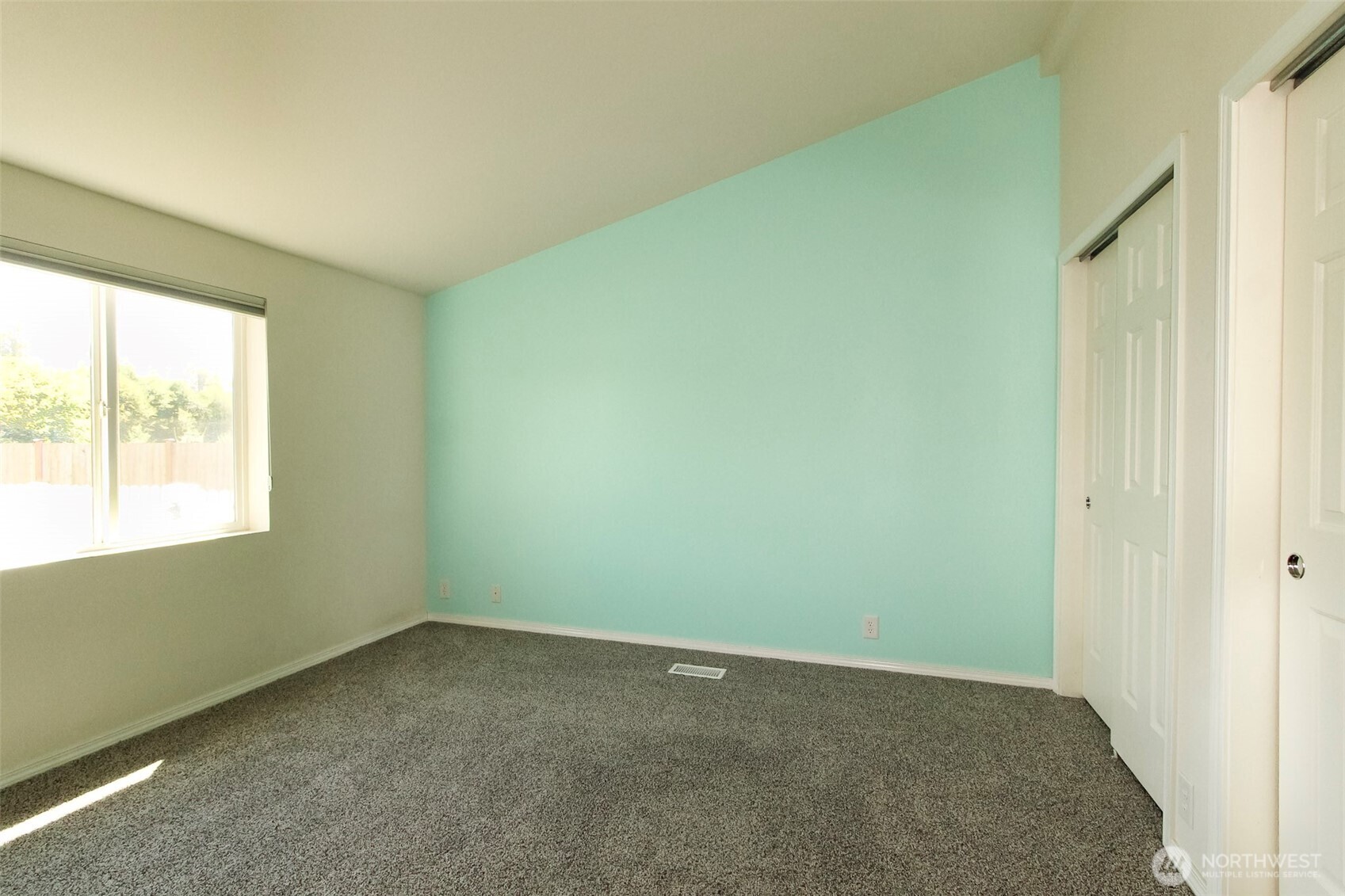 414 Willow Street Property Photo 9