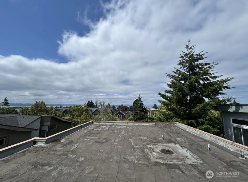 5916 California Avenue Property Photo 5