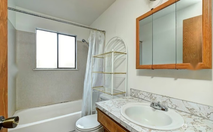 5916 California Avenue Property Photo 13