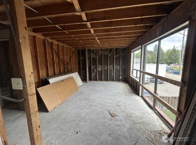 5916 California Avenue Property Photo 21