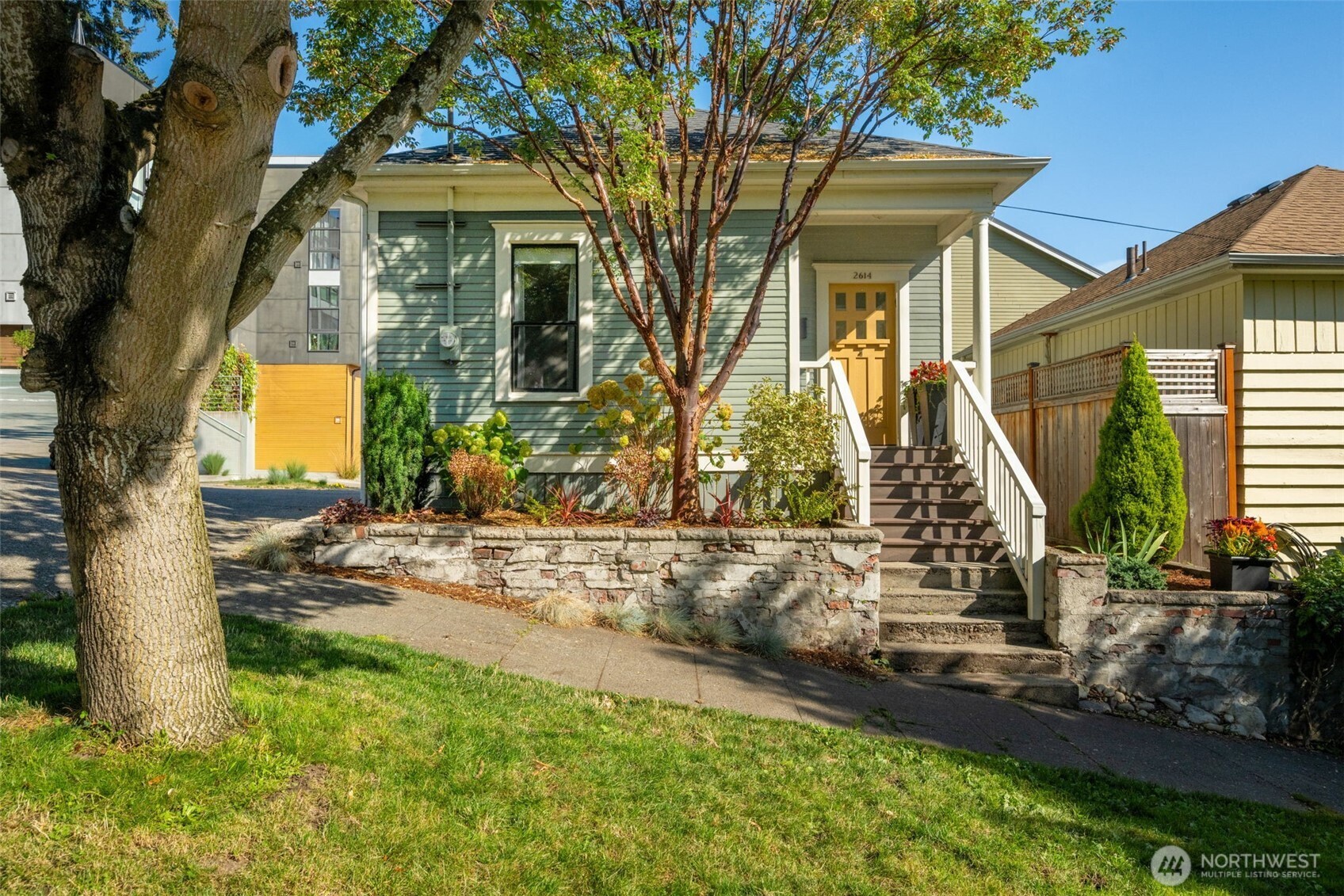 2614 E John Street Property Photo 1