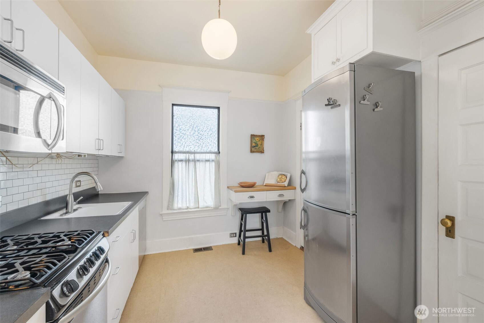 2614 E John Street Property Photo 7