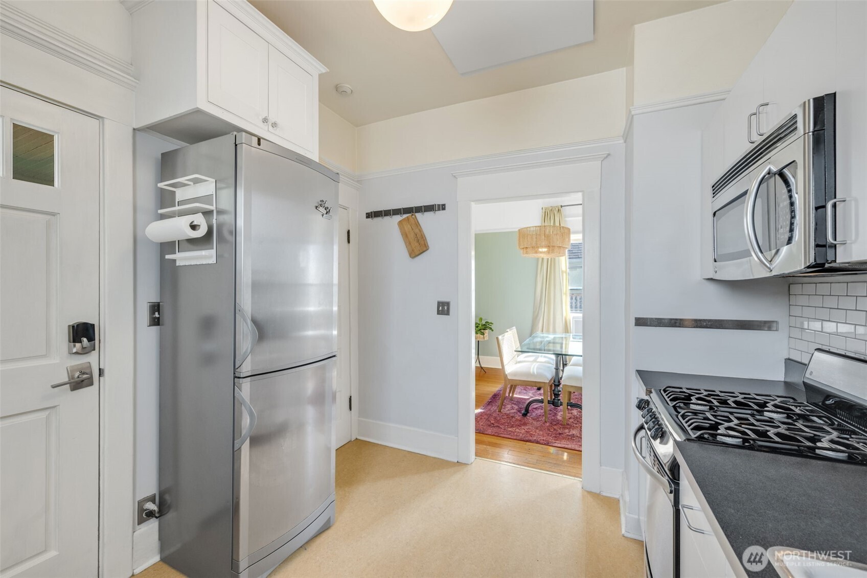 2614 E John Street Property Photo 8