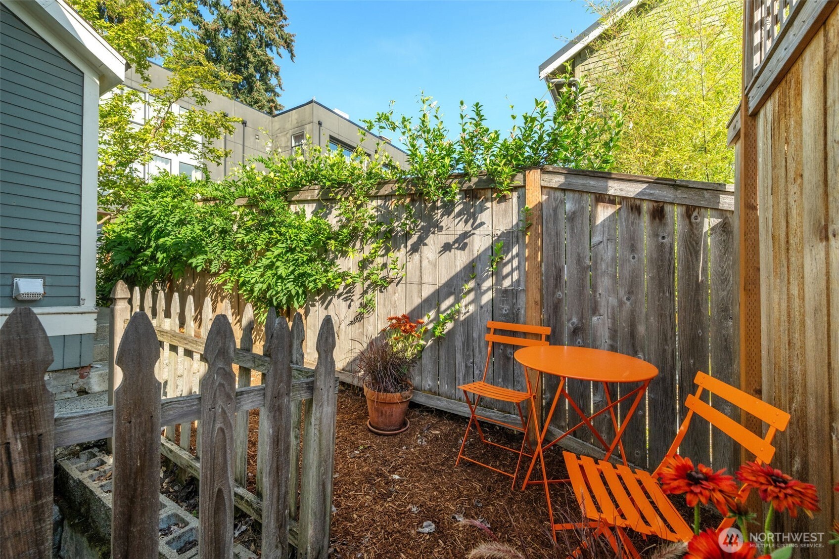2614 E John Street Property Photo 12