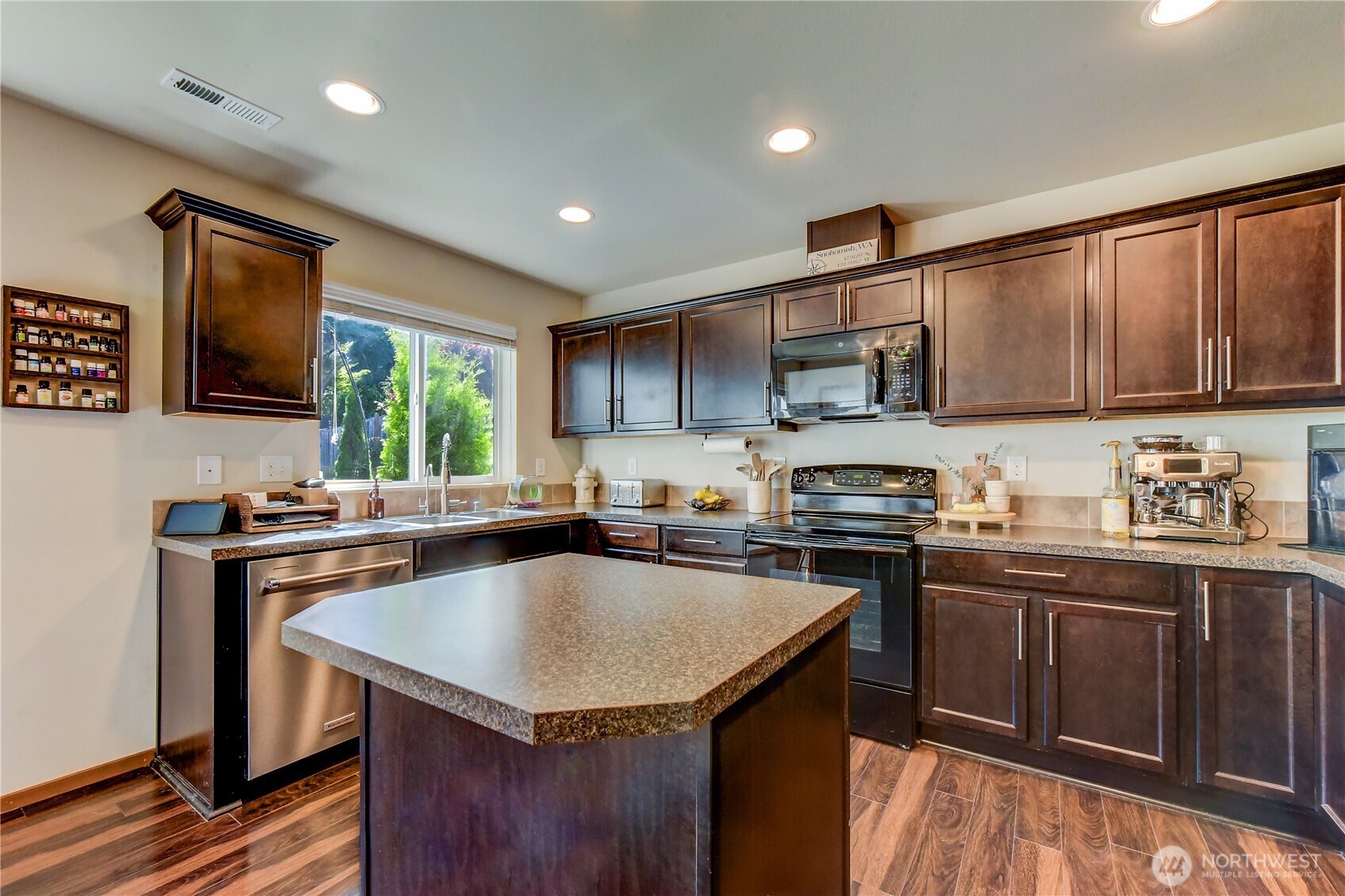 1725 73rd Avenue Property Photo 6